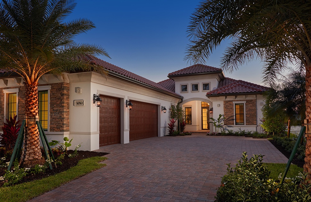 Bettina_MED_CAB25_FrontDusk1